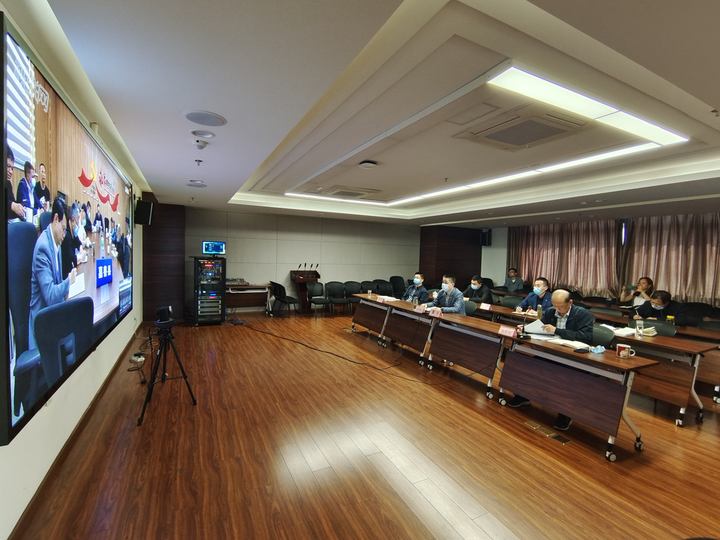4 kiểu áo sơ mi dìm dáng, xỉn - Cảm hứng video marketing từ Hotspot Matrix